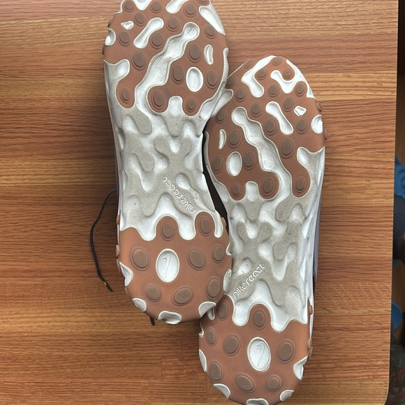 Nike React 87 

Dusty Peach colorway

Used, worn 8 times

No box - Picture 4 of 4